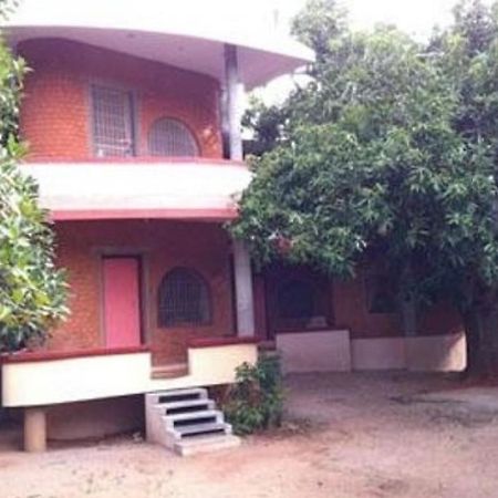 1 Bedroom Guest House In Kuyilapalyam, Puducherry, By Guesthouser Auroville Esterno foto